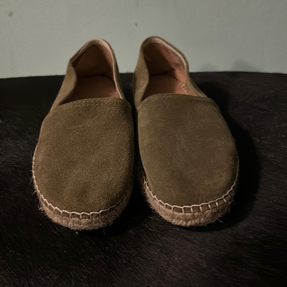 Dark Green flats from inkerman. - Picture 1 of 4